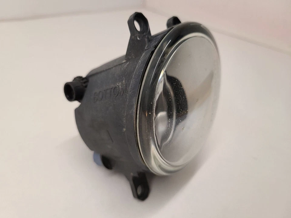 2006 - 2019 TOYOTA YARIS Driver Corner Park Light Fog-driving Hatchback  - Image 2 of 4