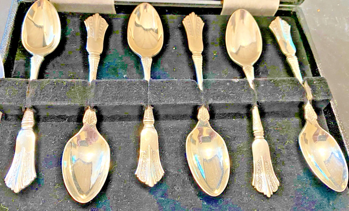 Cased Antique English F&G 6 Piece Silver Plated  "Albany Pattern" Tea Spoon Set