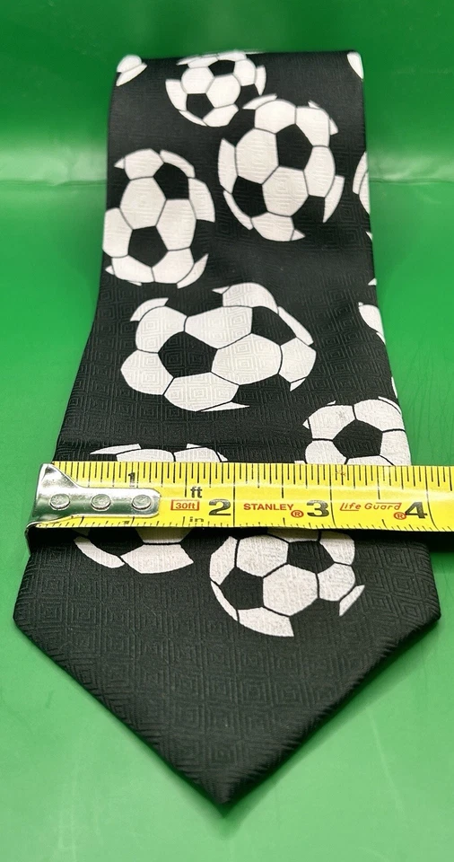 Roberto Cellini All Over 足球印花领带 二手状况完好 — 第 2/4 张图片