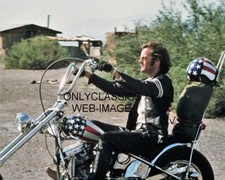 PETER FONDA EASY RIDER ON CAPTAIN AMERICA HARLEY DAVIDSON MOTORCYCLE 8X10 PHOTO