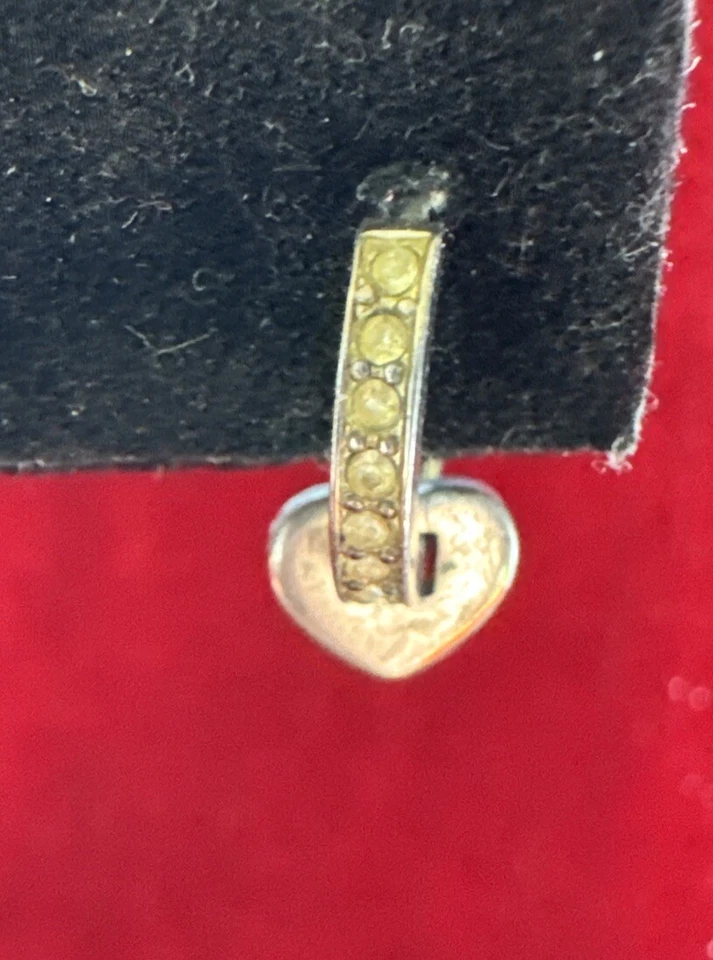 Brincos pequenos de argola de coração pendurados com strass Juicy Couter  - Imagem 4 de 4