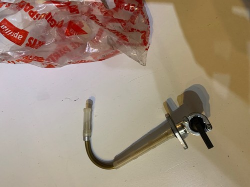 Benzinhahn Original Aprilia MX 125 SuperMotard Bj 04-06. AP8102455