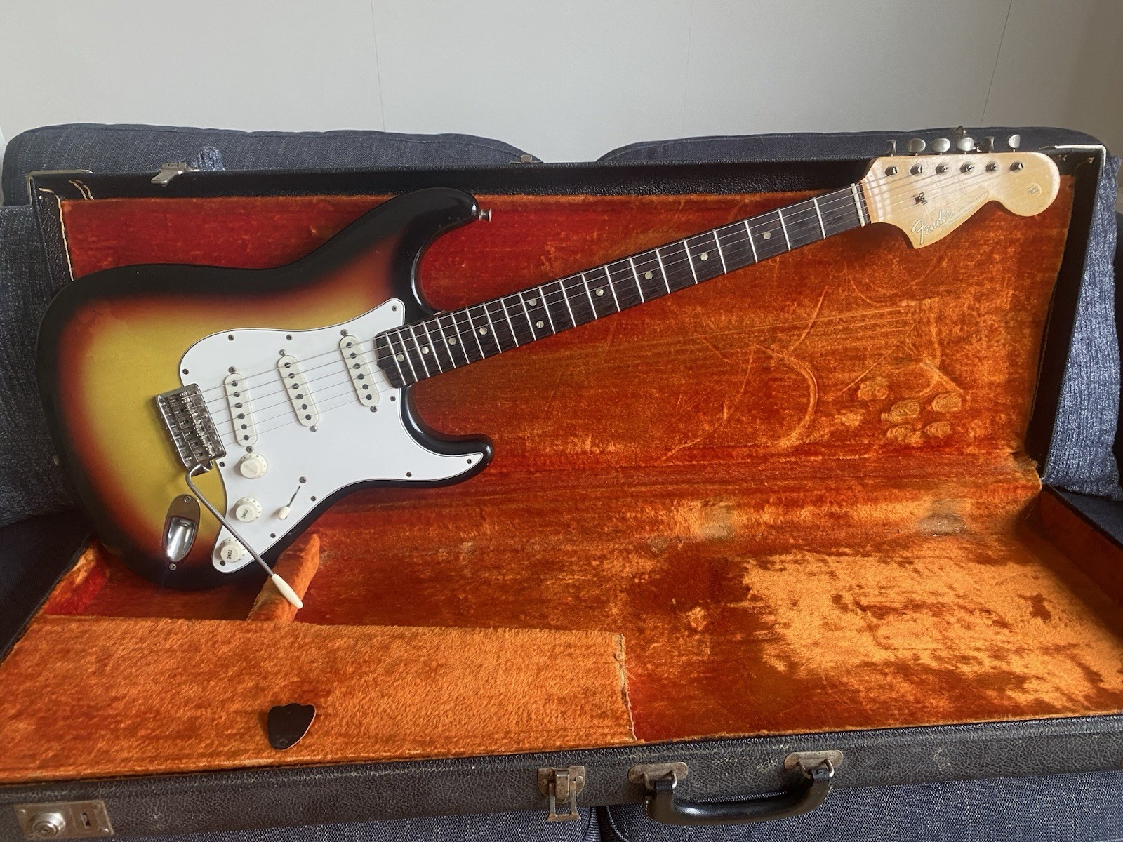 Fender USA 1966 Stratocaster Sunburst Rosewood Authentic Vintage w / Hard case