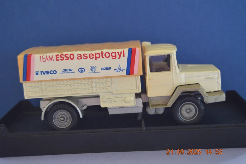 SOLIDO N°1911 BERLIET IVECO TRANSAFRICA TEAM ESSO ASEPTOGYL 1980 COLLECTOR 1/43. - Photo 3/4