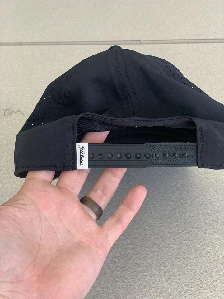 Gorra ajustable Titleist Golf 2023 Diego Snapback negra/blanca Foto 2 de 4