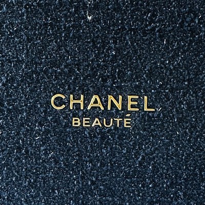 CHANEL GWP Beauty Line Tweed Round Blue Holiday Pouch w/Box