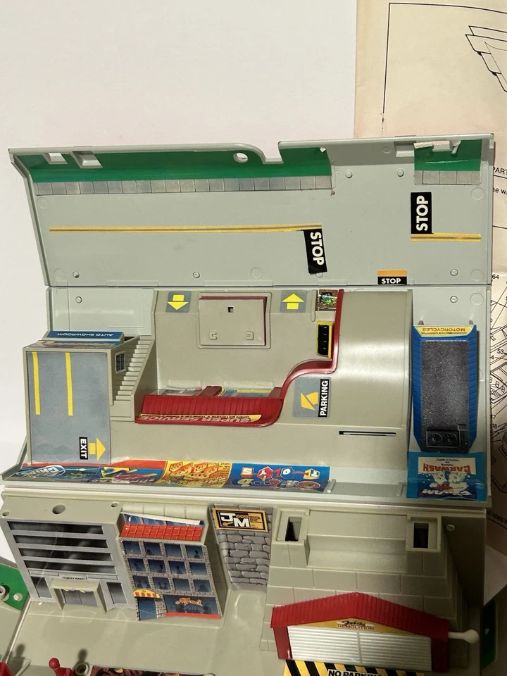 Vintage 1988 Galoob Micro Machines Toolbox SUPER CITY Playset - Image 4 of 4