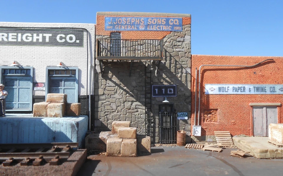 Downtown Deco HO Scale Alleyway Flat Building Kit Great Detail 30" Long! 1/87 - Image 4 of 4