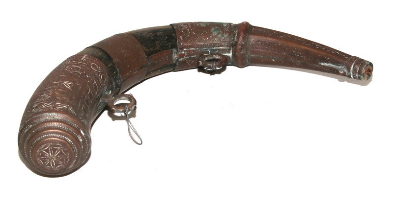 Ancienne Poire à Poudre Orientale - Corne Et Laiton / Cuivre - État Moyen Avec Défaut