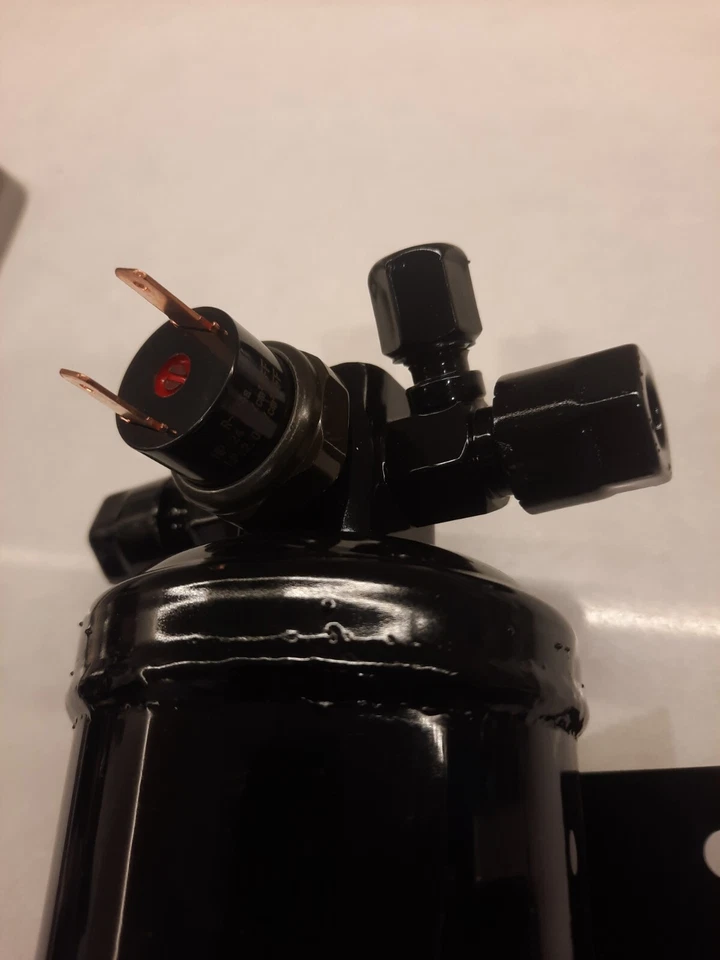 Ford Falcon XE Air Conditioning Receiver Drier 1982 - 1984 With Binary Switch - image 4 of 4