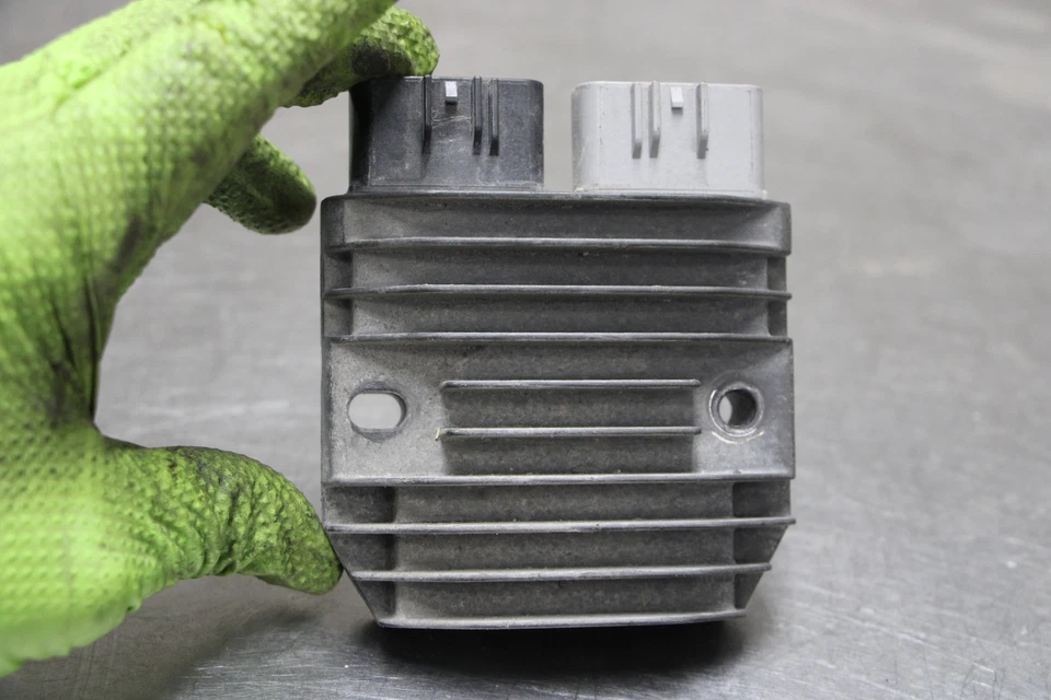 2014 Triumph Rocket III Touring Rectifier Voltage Regulator Foto 4 de 4