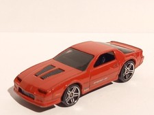automobilina giocattolo HOT WHEELS CHEVROLET CAMARO 1985 IROC-Z MATTEL 2011 di