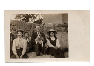 JACK RUSSELL TERRIER "FLORA" & FAMILY REAL PHOTO 1909 ANTIQUE POSTCARD