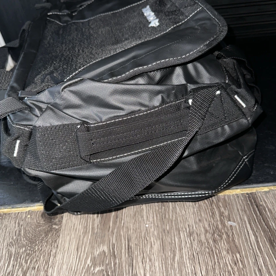 Bolsa de herramientas Husky de 20 pulgadas lona de viaje de alta resistencia con correa para el hombro negra Foto 4 de 4