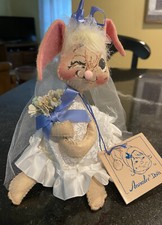 Vintage AnnaLee Mobilitee Mouse Bride Doll 1993 Winking Eye Bouquet Flowers