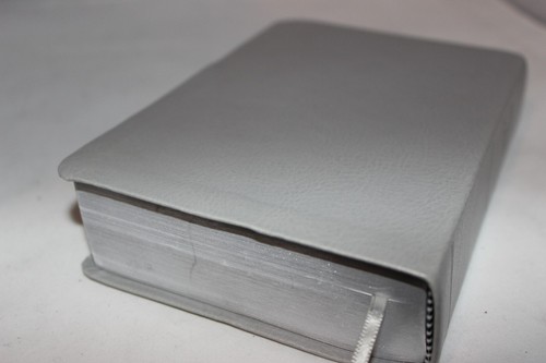 New World Translation of the Holy Scriptures faux gray leather 2013 revised - Picture 5 of 6