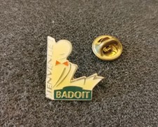Pin's Badoit Bienvenue Serveur Boisson Drink Eau Water - L18
