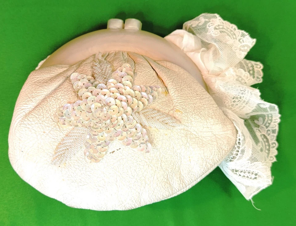 Cartera sin asas vintage blanca Budd de cuero genuino con cuentas Lucite hecha en EE. UU. Foto 3 de 4