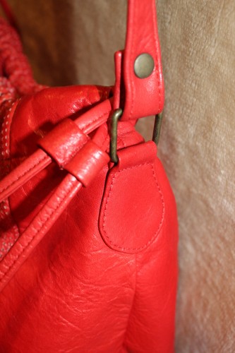 VINTAGE MARSHALL FIELD’S RED PERFORATED & SOLID GENUINE LEATHER DESIGN PURSE - Picture 13 of 20