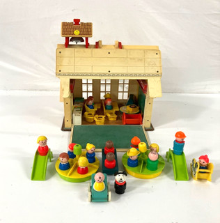 Fisher Price VTG Little People #923 Play Family School House Completion Unknown