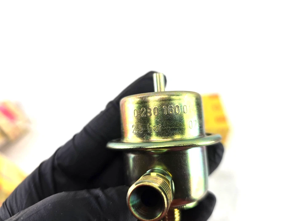 NOS Bosch Fuel Pressure Regulator BMW 79-81 528i 78-81 633CSi 733i 0280160014 - Image 2 of 4