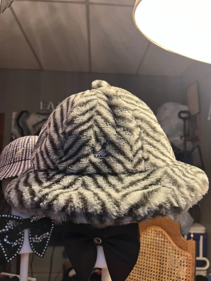 🔥 ZU VERKAUFEN: Authentischer Kangol Fischerhut mit Kunstfell - Größe XL 🔥 - Bild 2 von 4