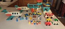 Fisher Price Play Family Airport Little People 996. w. 2 Planes and Extras