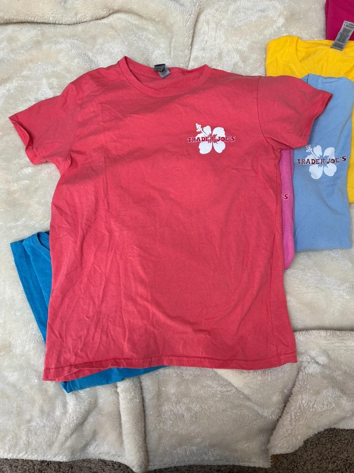 Camiseta de Empleado Trader Joe's Manga Corta Hibisco Varios Colores Talla _ Prelovd Foto 2 de 3