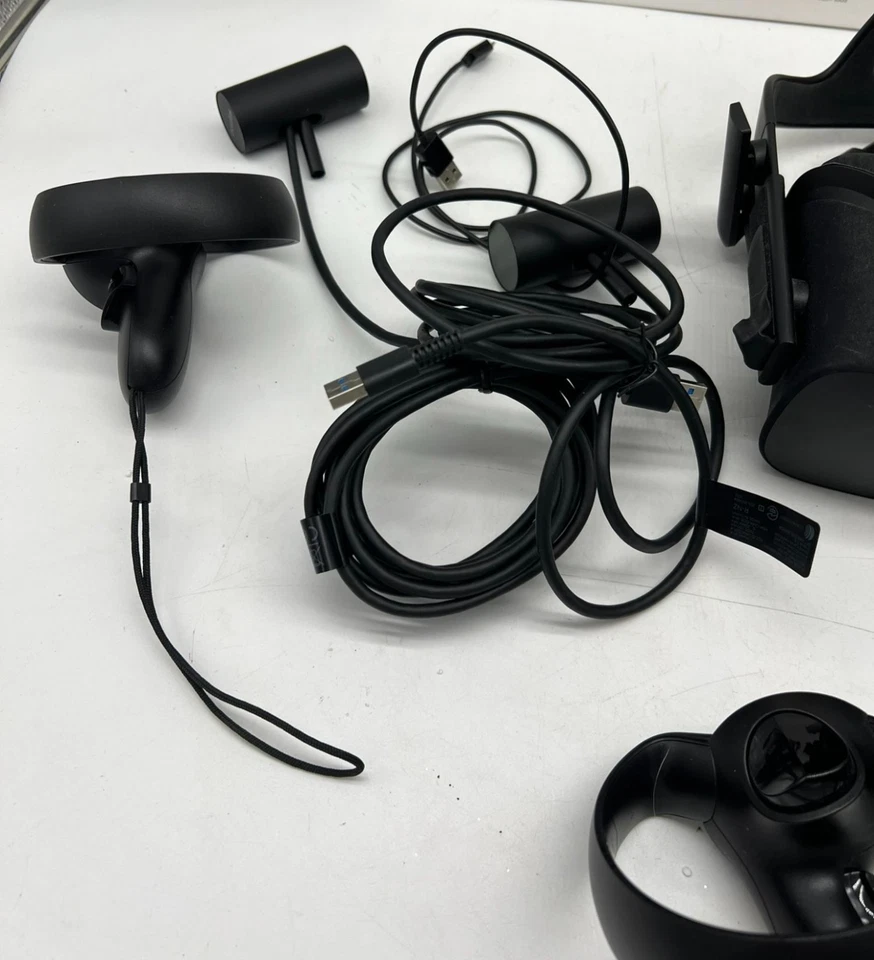 NIB Oculus Rift Virtual Reality Headset w/ Touch Controllers & Sensors Gaming - Image 3 of 4