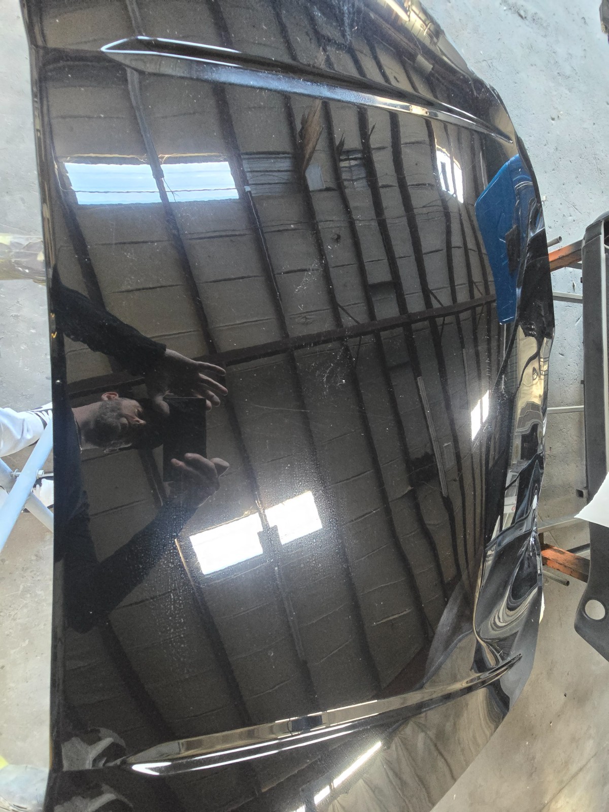 Damaged lamborghini huracan evo hood