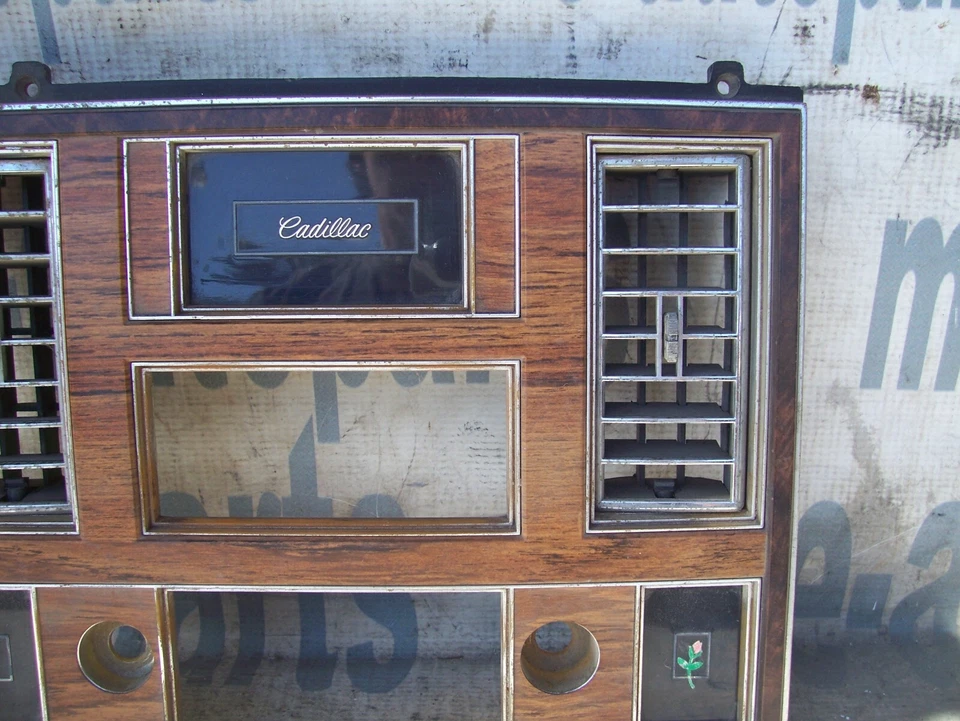 1979-1983 CADILLAC ELDORADO SEVILHA OEM RÁDIO CENTRO PAINEL MOLDURA ACABAMENTO COM ABERTURAS - Imagem 3 de 4