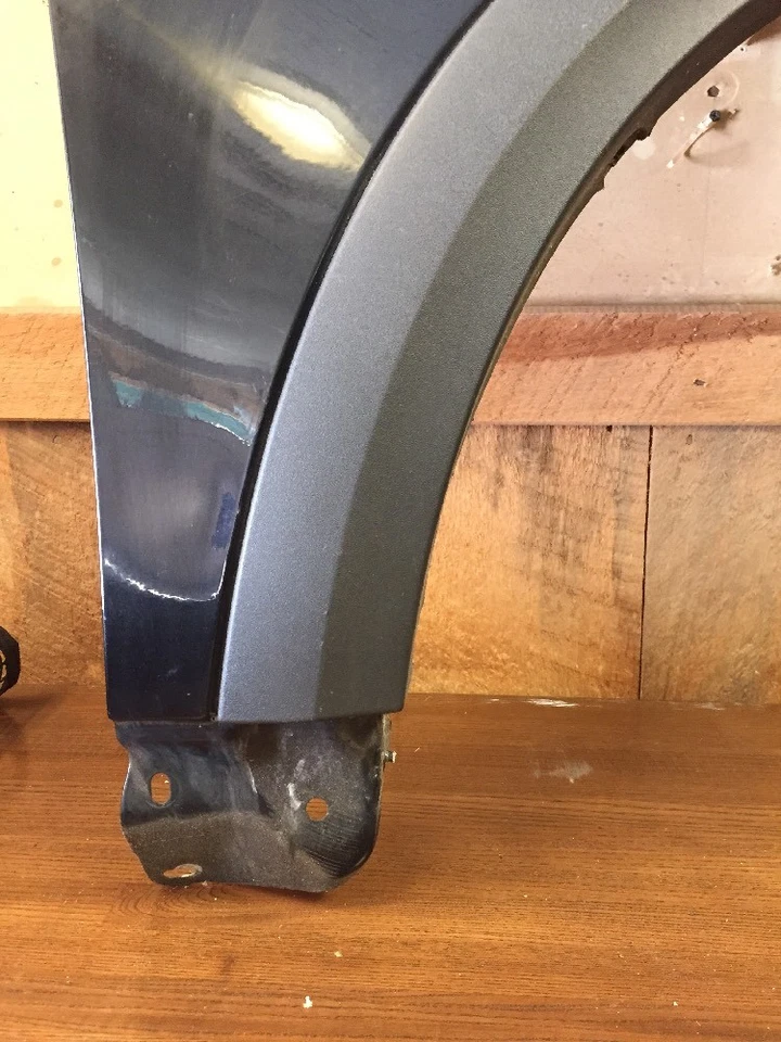Guardabarros derecho Volvo XC90 2003-2011 negro OEM Foto 3 de 4