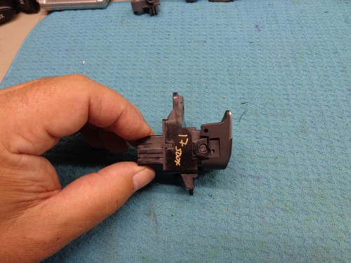 BOTÓN INTERRUPTOR FRENO DE ESTACIONAMIENTO ELECTRÓNICO FIAT 500X 16 17 18 19 20 21 22 - Imagen 2 de 7