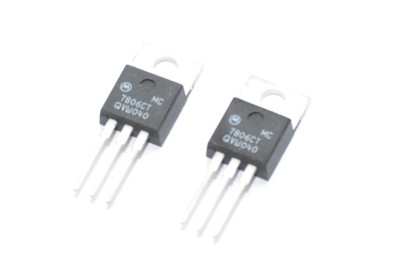2x Spannungsregler von Motorola Typ MC7806CT, 6 V / 1 A, Voltage Regulator, NOS