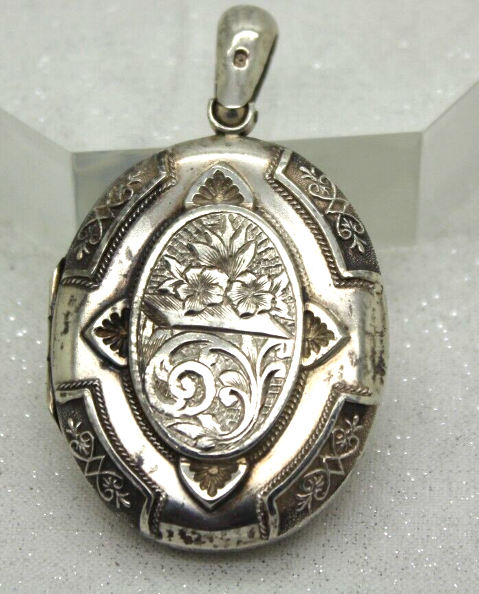 ANTIQUE STERLING SILVER VICTORIAN ENGLAND FLORAL DESIGN LOCKET PENDANT