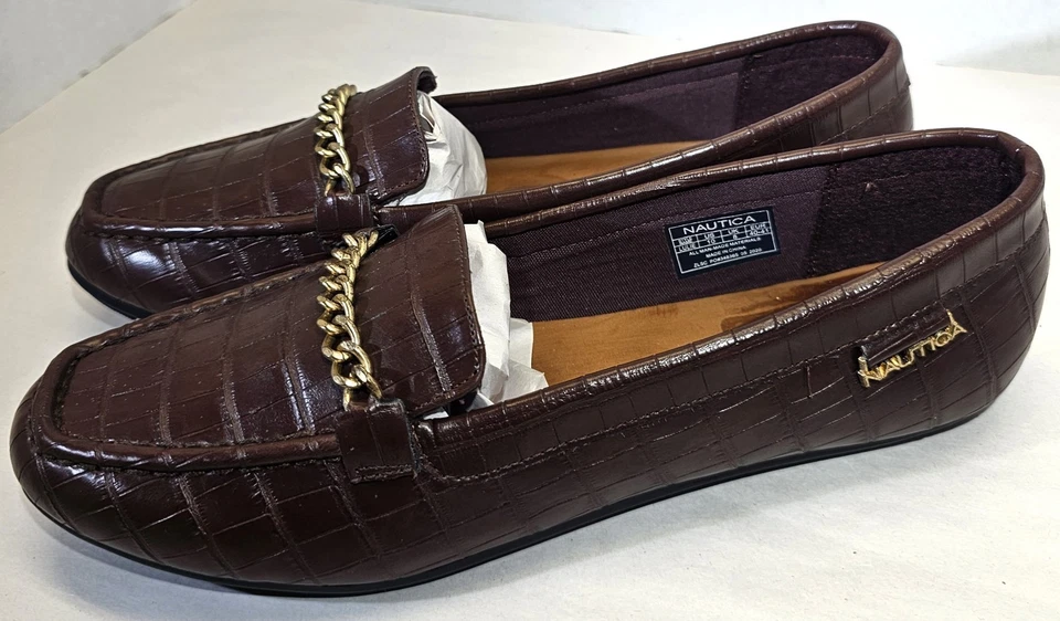 Nautica Women's Dark Brown Faux Leather Alligator Skin/ Gold Chain Shoe Size 10 - Image 2 of 4