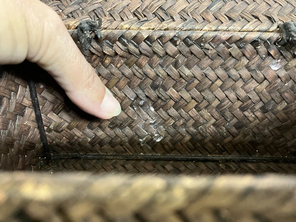 Vintage Brown Seagrass Wicker Woven 7” Storage Basket With hinged Lid & toggle - Image 4 of 4