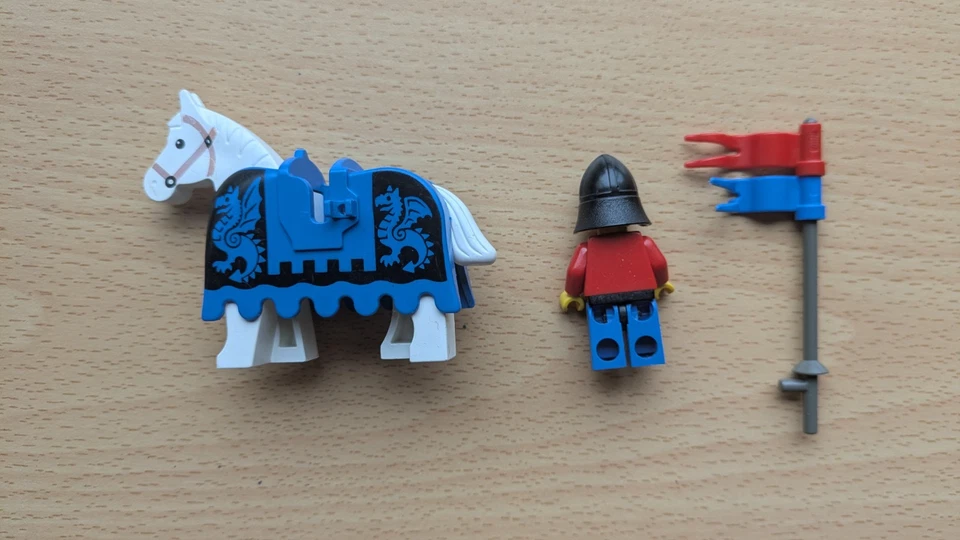 Mini figurine LEGO cheval chevalier castle moyen âge très bon état set 6085 - Photo 2/4