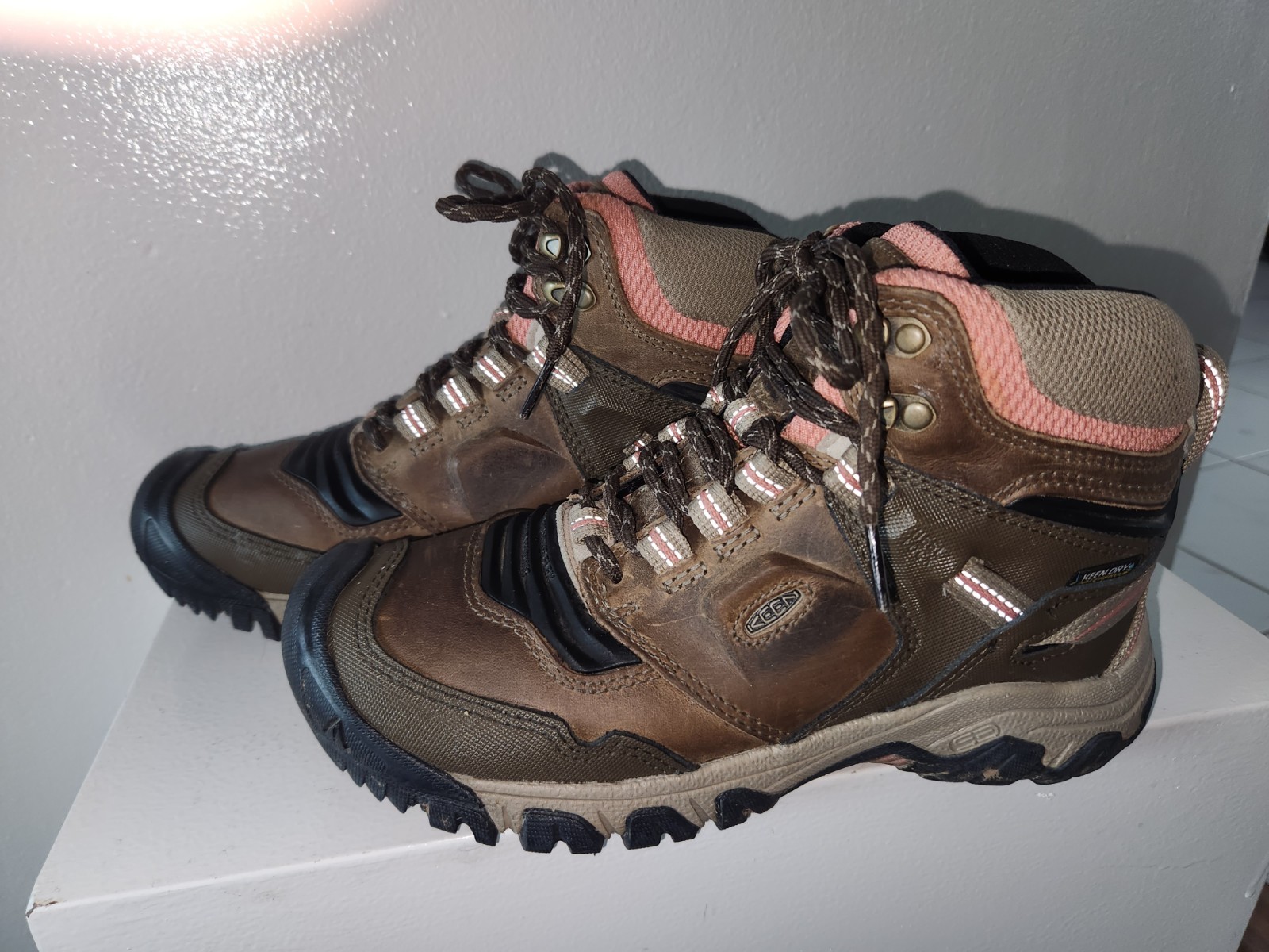 Stivali da lavoro donna Keen Ridge Flex escursionismo pelle marrone con rosa taglia 7 usati in ottime condizioni