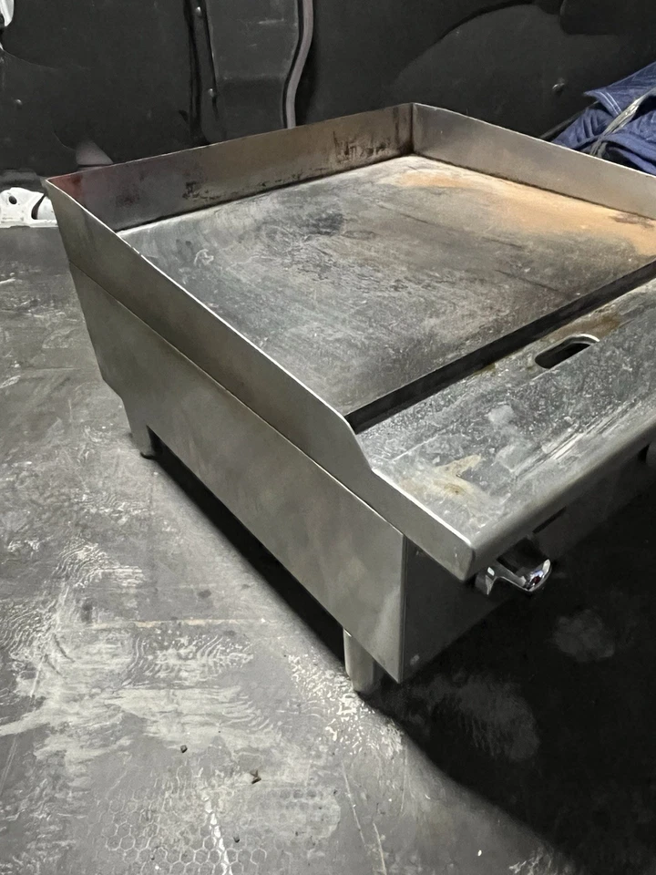 Plancha termostática convertible de alta resistencia Atosa ATTG-24 Gas 24" Foto 3 de 4