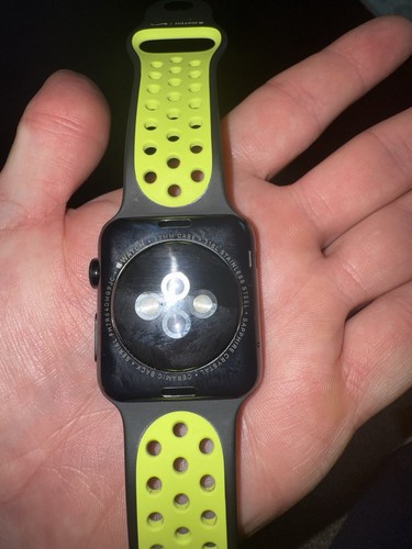1st Gen Apple Watch With Nike Band 42mm (WORKS!) - Photo 6 sur 8