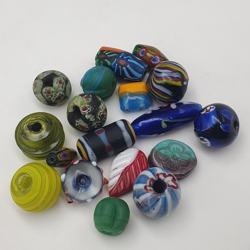 Lot Of 18 Mix Venetian Style Vintage Glass Beads Lot - Picture 2 of 24