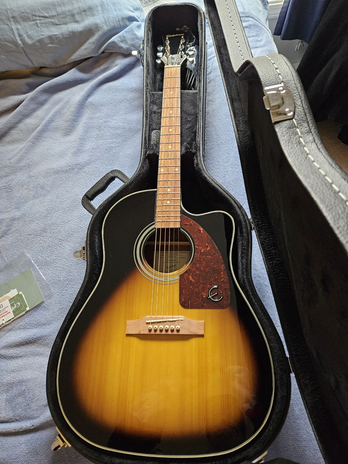 Epiphone J15 Deluxe Cutaway Electric Acoustic Guitar Pack w/ Road Case