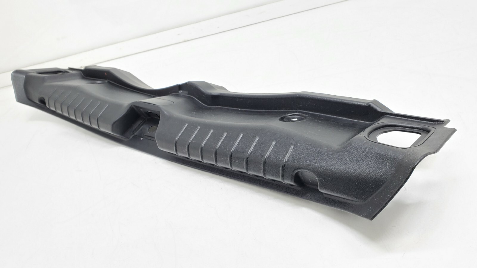 2014-2019 MASERATI GHIBLI S TRUNK LATCH SILL SCUFF TRIM COVER OEM.