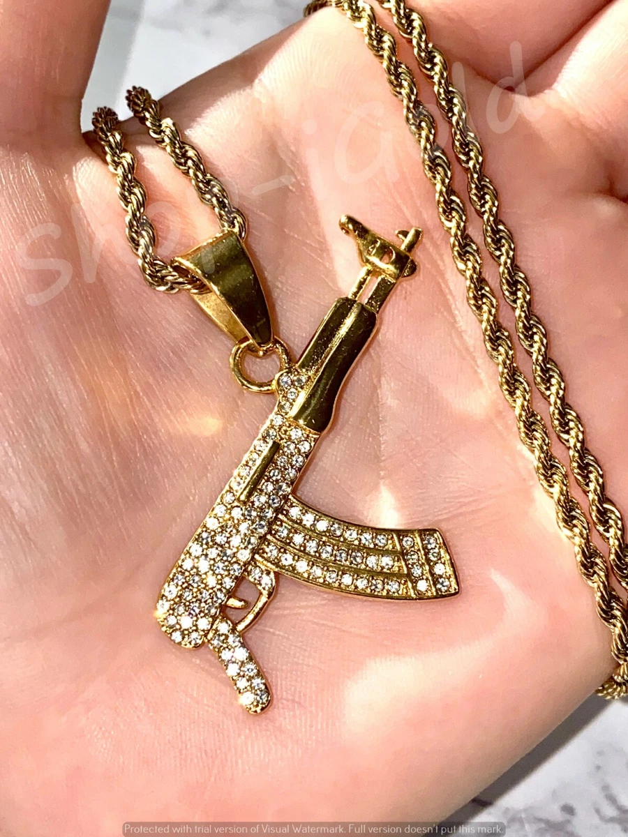 Gold chain to store put pendant on