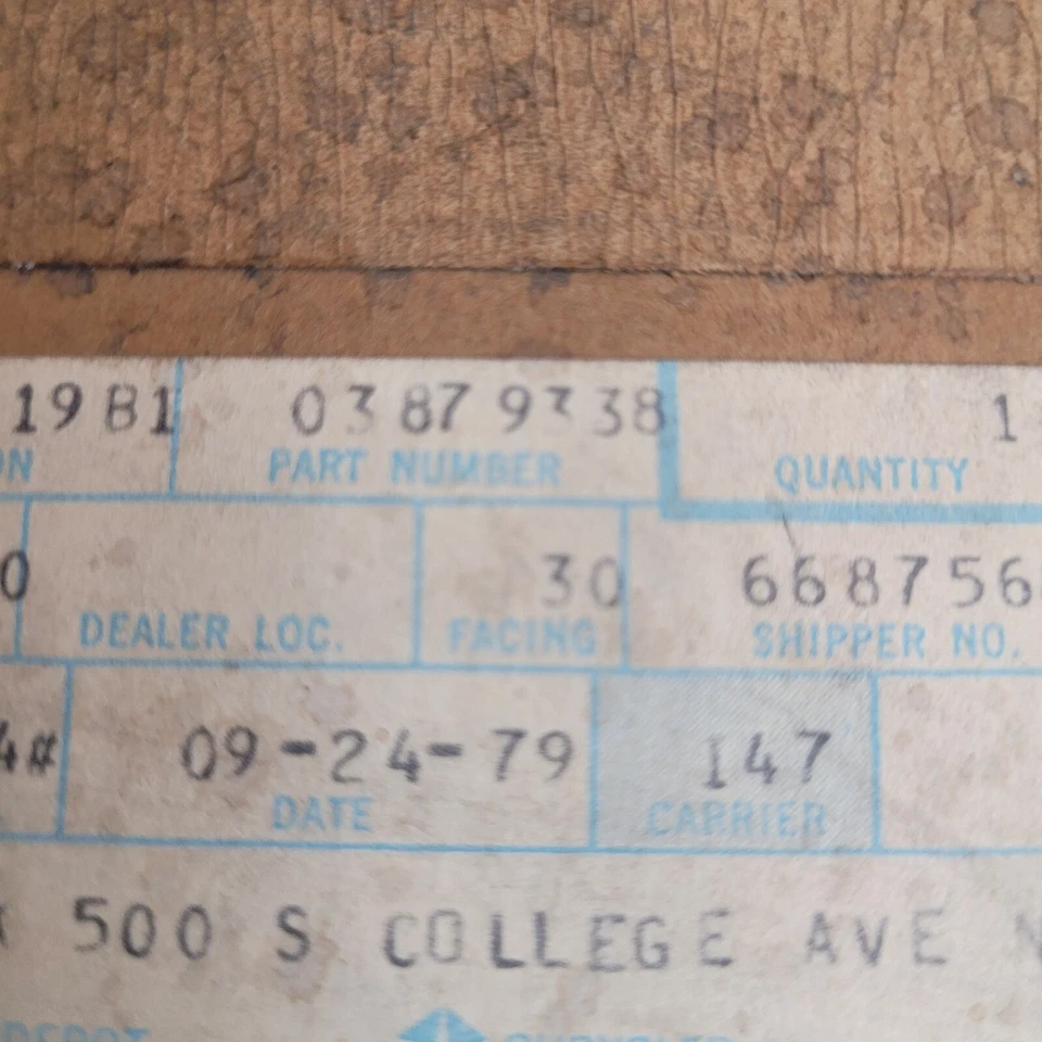 1975 - 1976 道奇皇家摩纳哥右侧尾灯镜头 3879338 NOS。 — 第 3/4 张图片