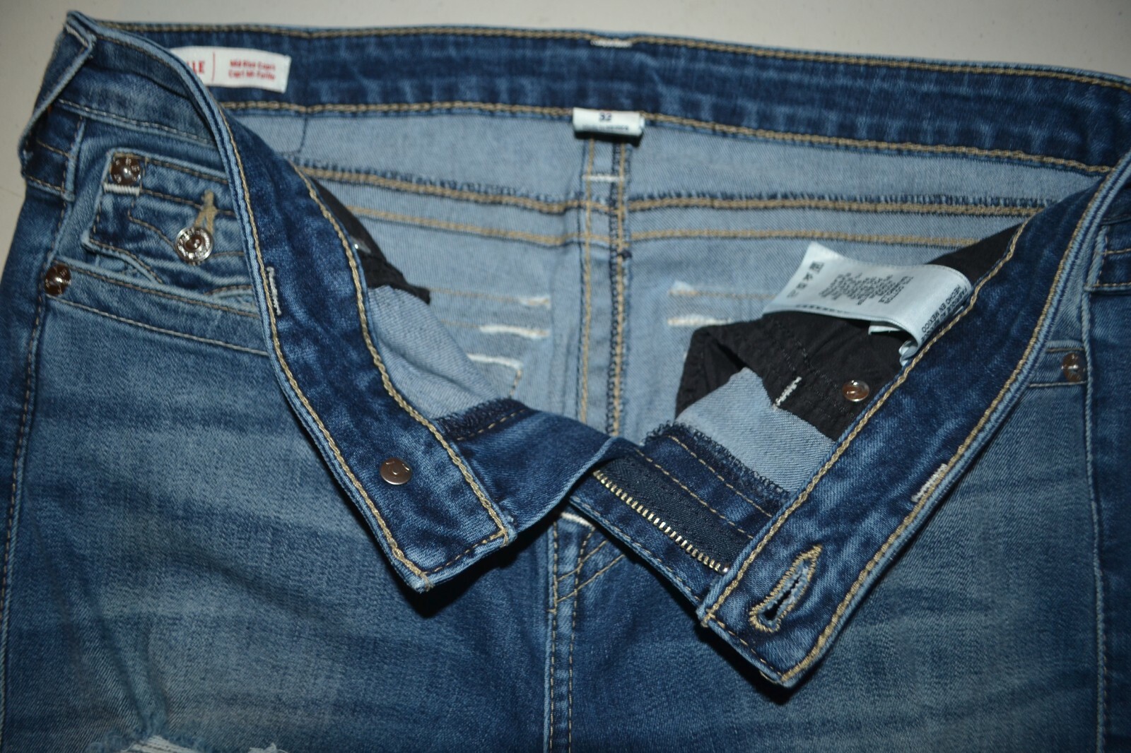 True Religion Women's Halle Mid Rise Distressed Pocket Flaps Blue Capri Sz 32x24 thumbnail 8