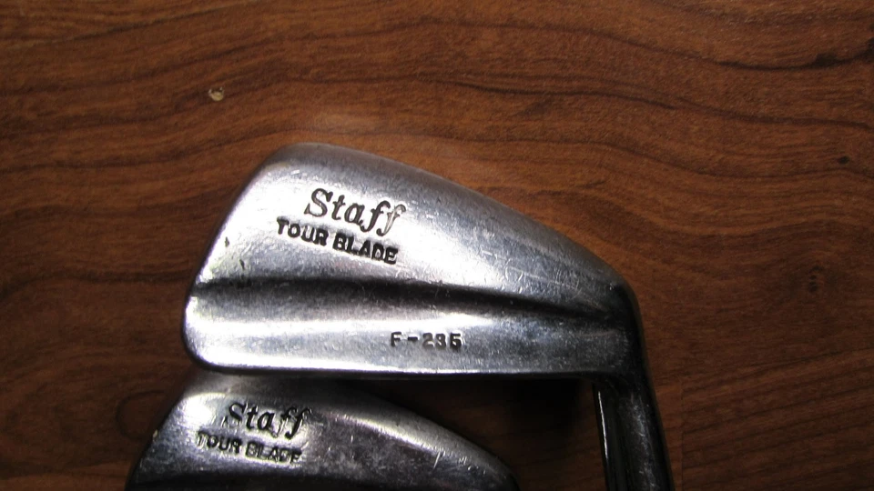 Винтажный лот из 2 айронов для гольфа Wilson Staff Tour Blade 2 и 4 со стальным стержнем F-235 S - Изображение 2 из 4