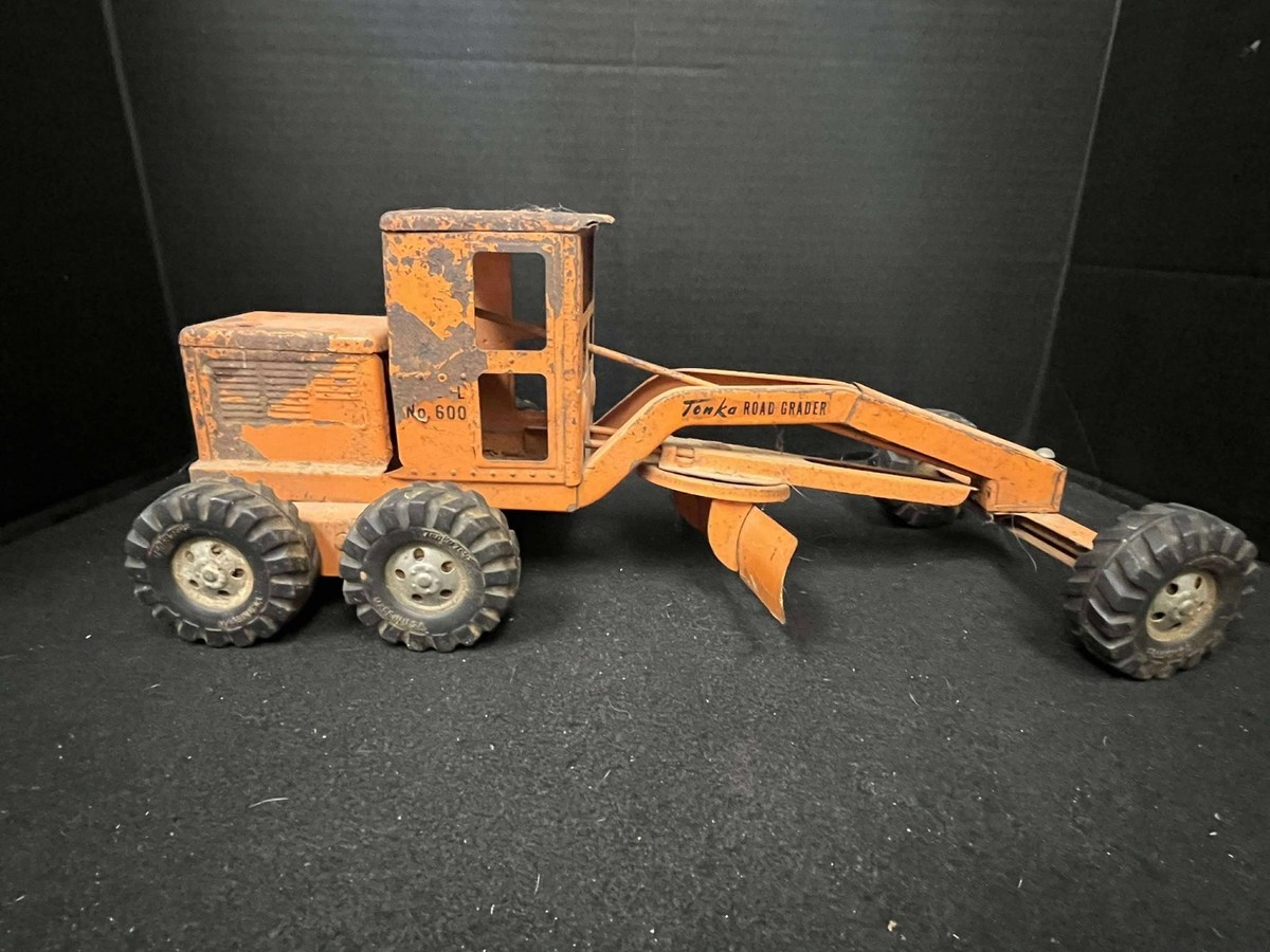 VINTAGE 50's - 60's TONKA NO. 600 DIESEL ROAD GRADER METAL ORANGE