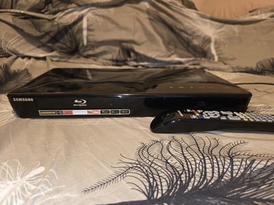 SAMSUNG Blu Ray Player AND Streaming Device BD-P3600 WITH REMOTE